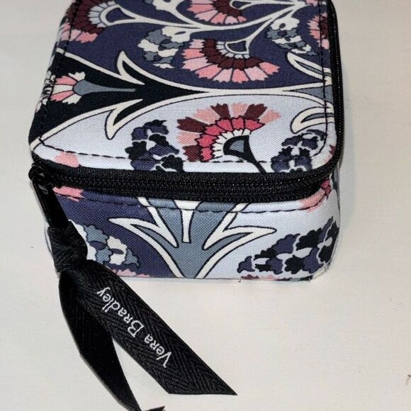 NWOT Vera Bradley Ornate Blooms Travel Pill Case small 1 week +xtra Jewelry - Picture 7 of 8